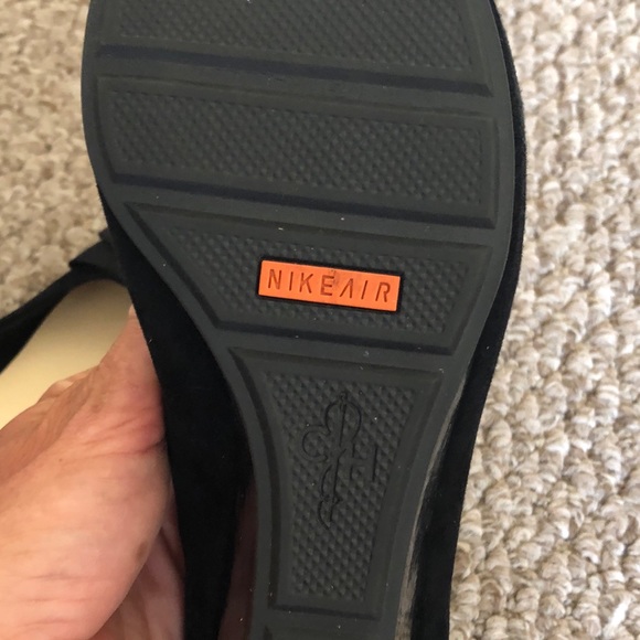 Cole Haan closed toe wedge - Picture 2 of 6